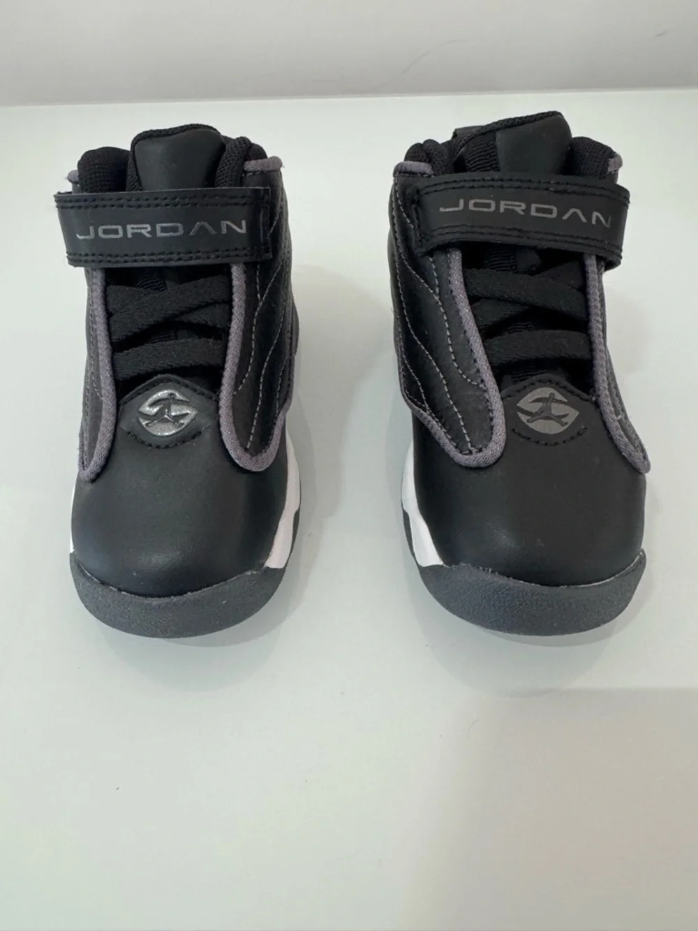Air Jordan Black Nike Velcro Athletic Sneakers for Toddlers, Size 8 - Picture 3 of 8